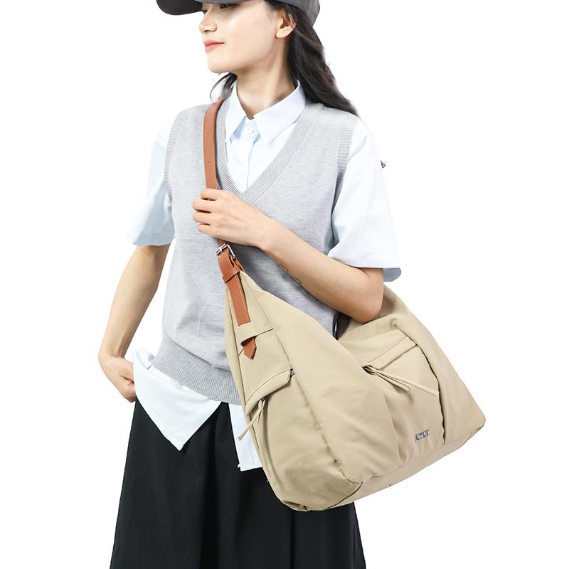 Large Capacity Handbag Women Lightweight Shoulder Bag Commuter Tote Bag