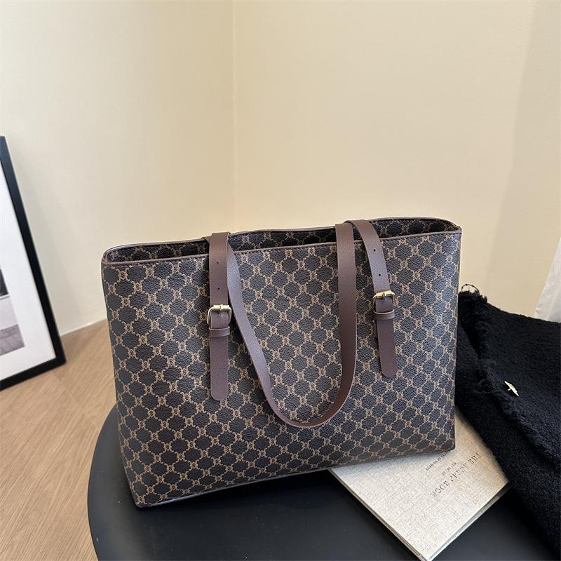 Underarm simple fashion large capacity retro portable autumn new commuter shoulder tote women's bag