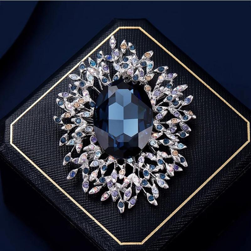 Luxurious Sea Heart Blue Brooch, High-end Women's Exquisite and Elegant Crystal Brooch, Niche Design Sense Brooch