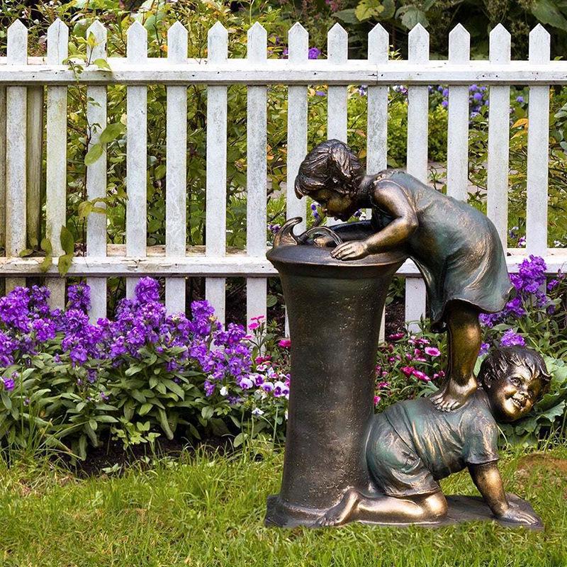 Resin Figurine Sculpture: Boys and Girls Playing In Water Garden Ornament