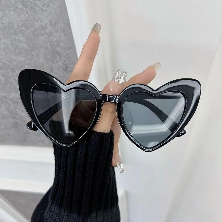 

Дизайнерские солнцезащитные очки «кошачий глаз» для женщин и мужчин, винтажные, в оправе в форме сердца, зеркальные, в стиле ретро.