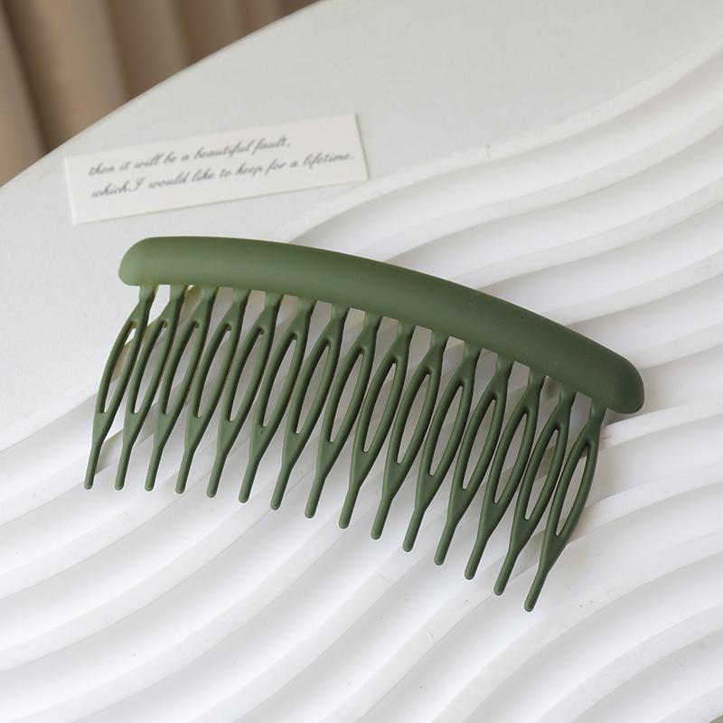 

Нескользящая расческа и зажим для завершения причесок из секущихся волос, взрослой челки и макушки.