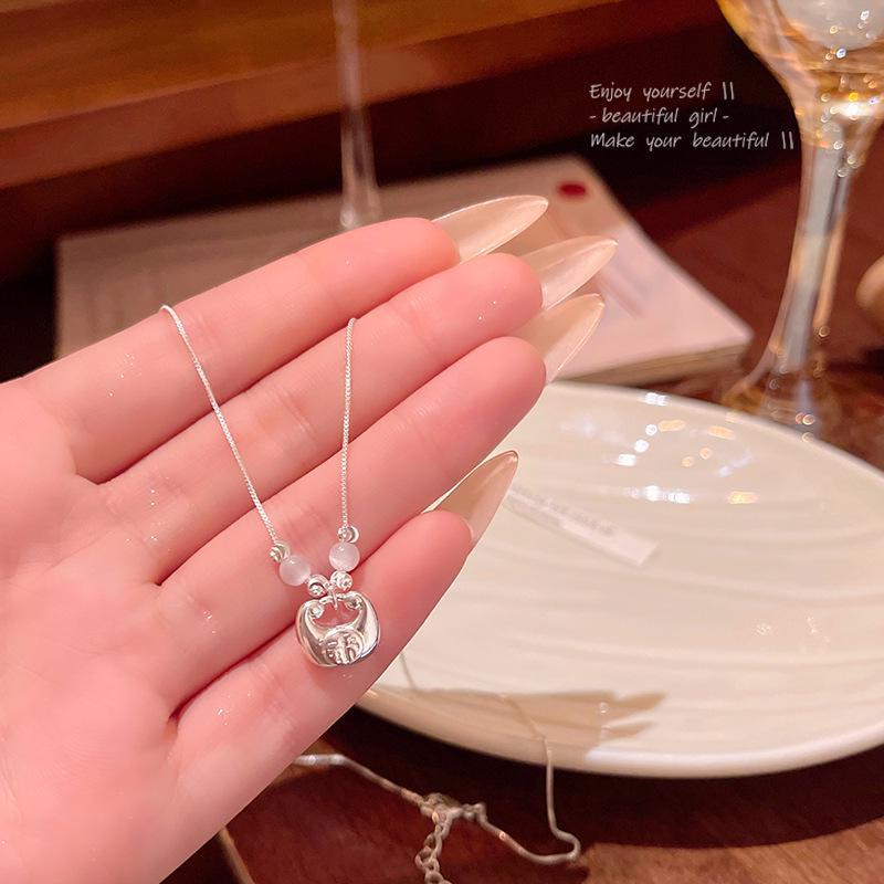 Elegant Chinese Blessing Ingot Necklace for Women – Light Luxury, Versatile, High-End Clavicle Chain