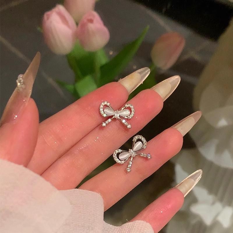 

Sweet Shiny Bow Stud Earrings For Women Fashion Exquisite Dainty Rhinestone Bow Earrings Zircon Friends Gift