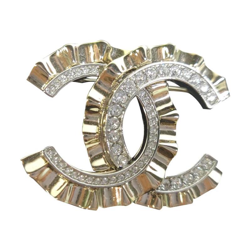 

CHANEL double C large logo metal rhinestone brooch women s style золотий