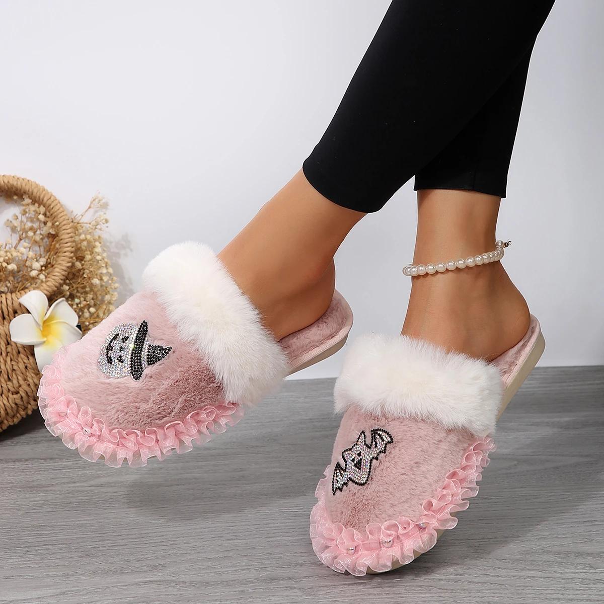 День всех святых. Плоские пушистые меховые тапочки. Женские блестящие заклепочные меховые — фото 10