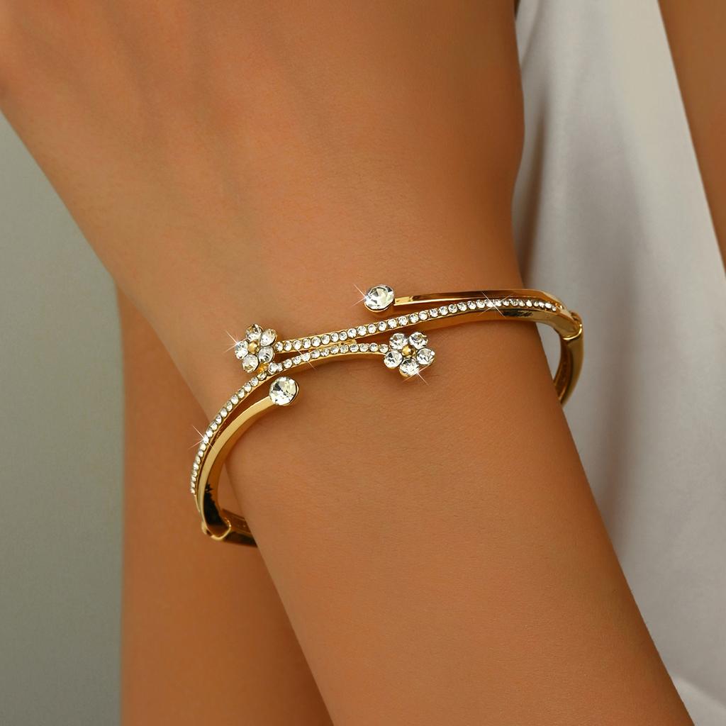 1PC Women's Fashion Trend Design Sense Small Flower Bracelet Travel Banquet Party Dress Up Gift