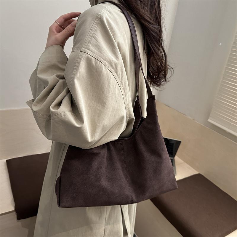 Single-shoulder Retro Large-capacity Stylish and Elegant High-end Women's Bag, Fashionable and Simple Design.