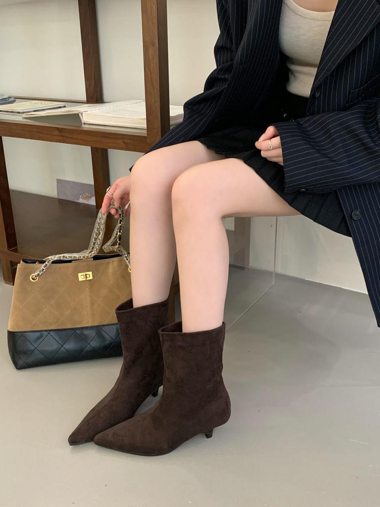 Retro Pointed Martin Boots Women's 2025 New Medium Boots Women's Medium Heel Straight Boots Bare Boots Fashion Short Boots