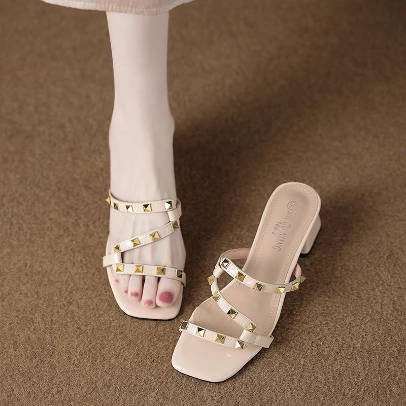 

Модные универсальные темпераментные трендовые шлепанцы на среднем каблуке женские летние новые с заклепками на толстом каблуке на высоком каблуке крутые шлепанцы женские 40 абрикосовый