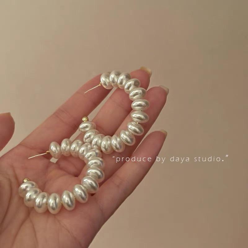 

Элегантные серьги-пусеты C-образной формы с жемчугом: Модные женские полукруглые серьги в стиле легкой роскоши 2024 года золотой