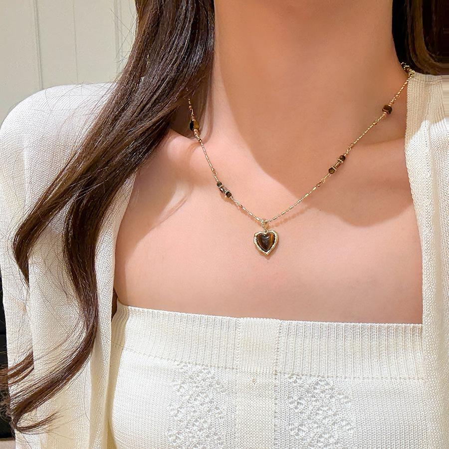 Vintage Maillard Wind Tiger's Eye Stone Beaded Love Pendant Necklace Accessories Women's Sweater Chain Necklace