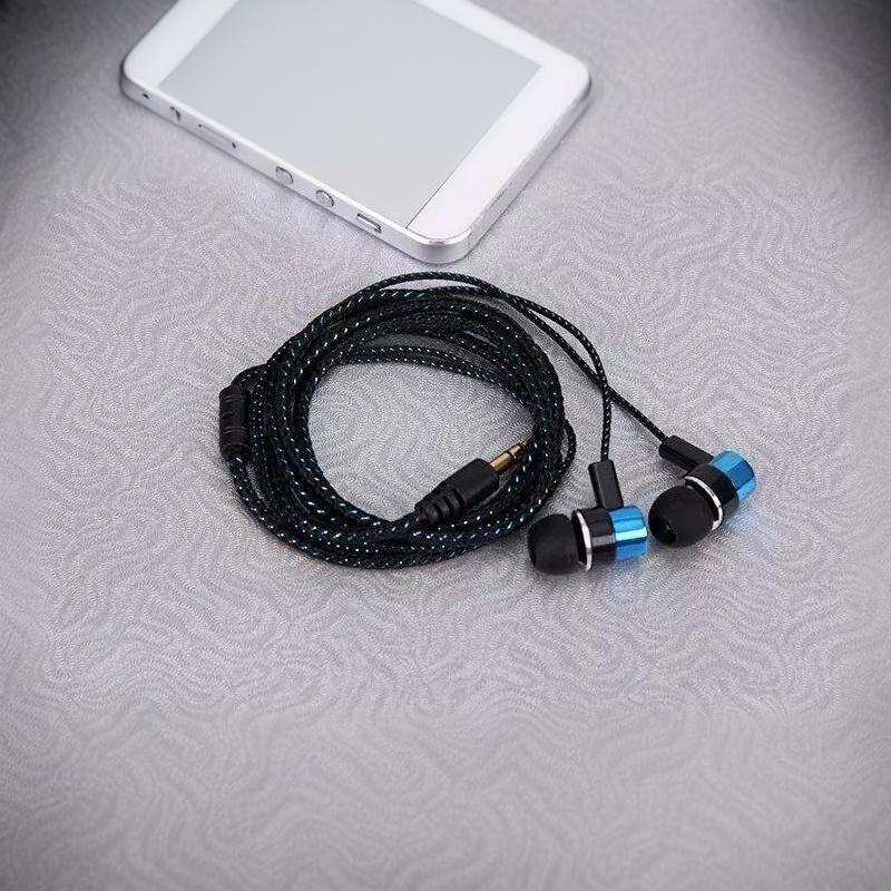 Wired In-Ear Earphones Stereo Bass Sound Noise Cancelling Headphones with Mic for Sports Gaming Commute