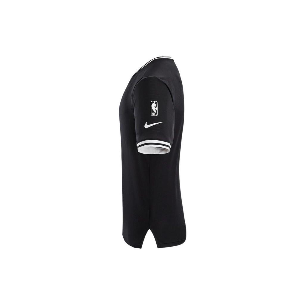 Nike Maglietta a maniche corte con scollo rotondo a righe e stampa alfabeto da uomo, nera DR2263-010