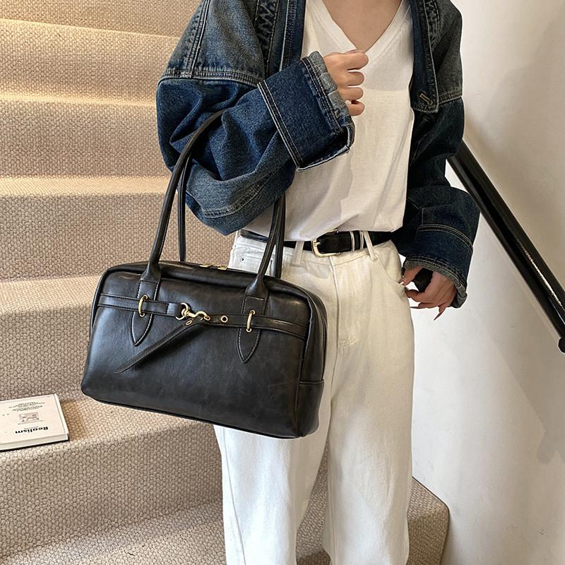 Elegant Brown Casual Handbag For Women Comfortable Large Tote Bag With Trendy Aesthetic Ideal For Everyday