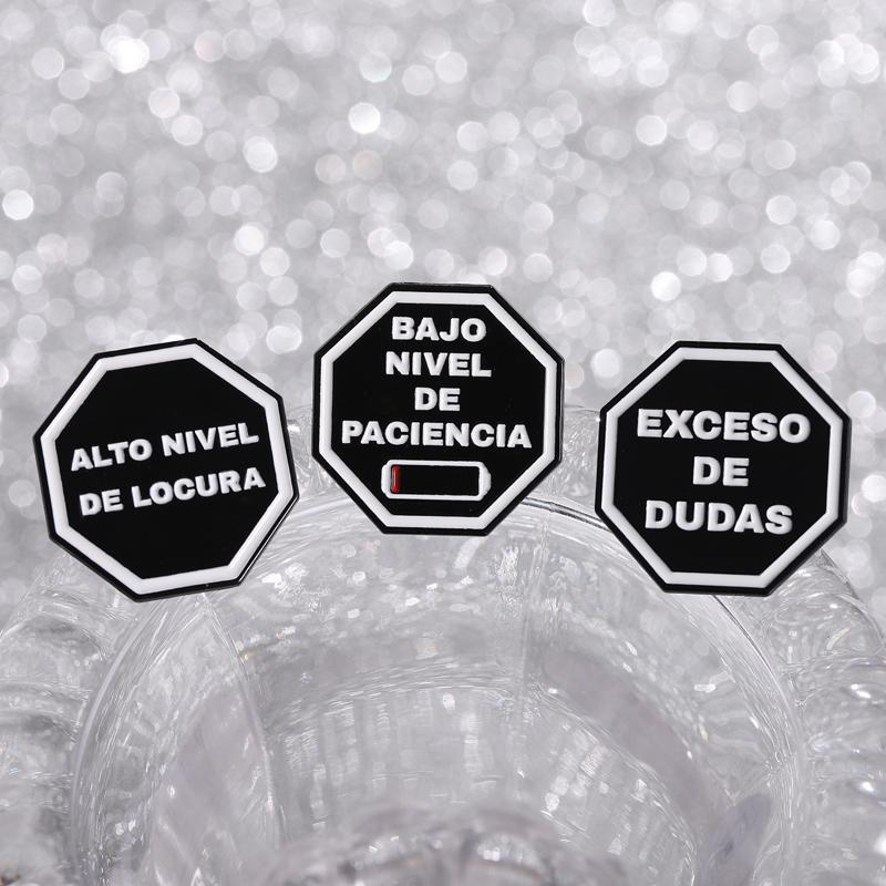 Spanish Warning Sign Enamel Pins BAJO NIVEL DE PACIENCIA EXCESO DE DUDAS Brooch Lapel Badges Punk Cool Jewelry Gift for Friends