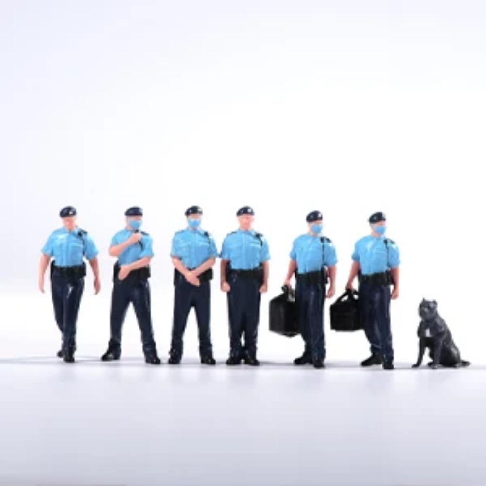 Painted Miniatures 1/64 Scale Beauty Handsome Boy Policeman Girls Male Female Scene Figure Model For Car Vehicles Decorate