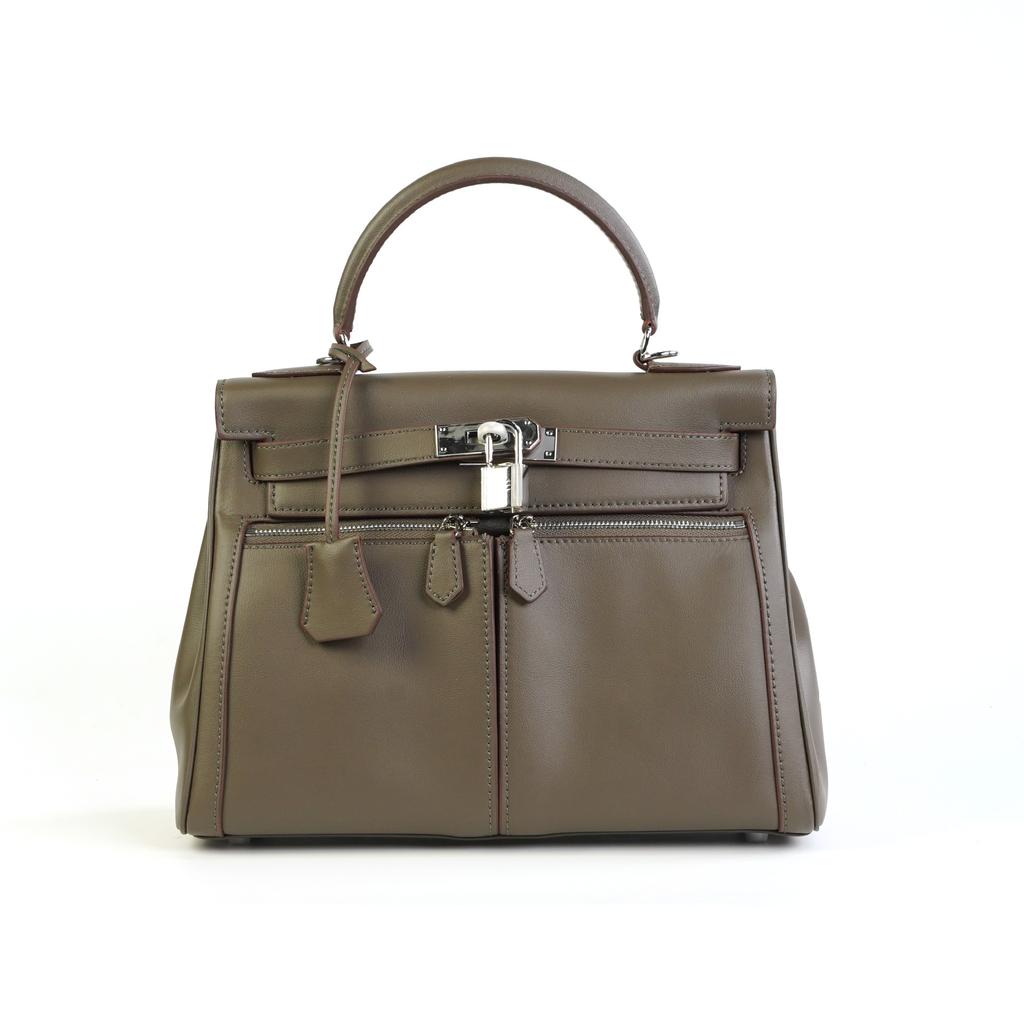 This Women's Bag Is Made of Cowhide with Double Pockets and Has a Large Capacity for Commuting. It Features Two Shoulder Straps and a Shoulder Strap