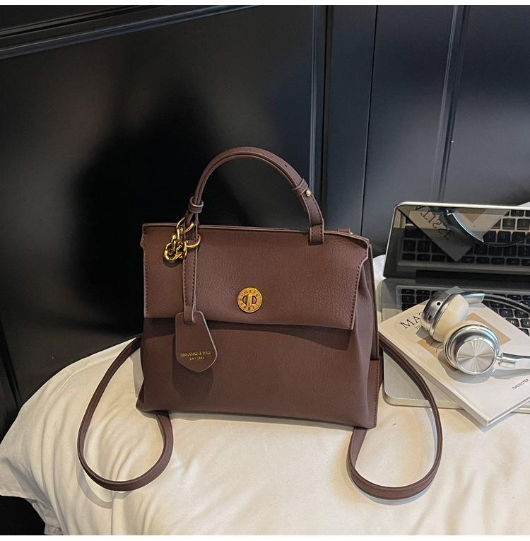 

College style backpack women s 2025 new modern retro large capacity travel backpack single shoulder messenger bag tide темно-коричневого