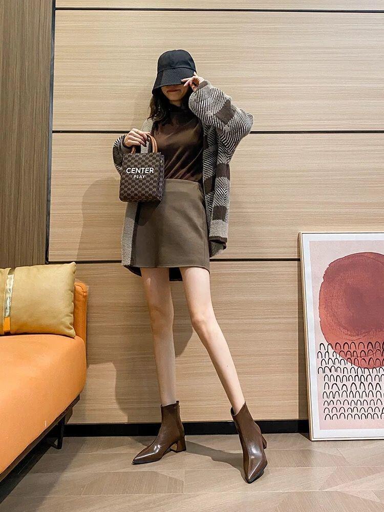 2025 Autumn/Winter French Retro Pointed Chunky Heel Chelsea Ankle Boots