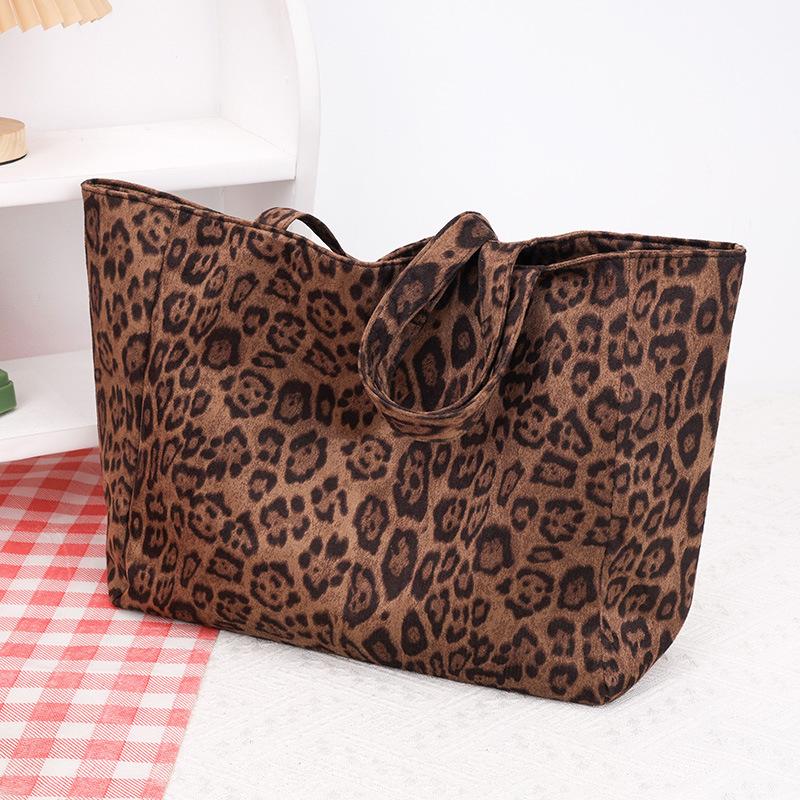 

Корейская замшевая сумка-тоут с леопардовым принтом, женская, большой вместимости, для поездок на работу, ленивая, на плечо, модная, портативная, подмышку, женская сумка цветной печати леопарда
