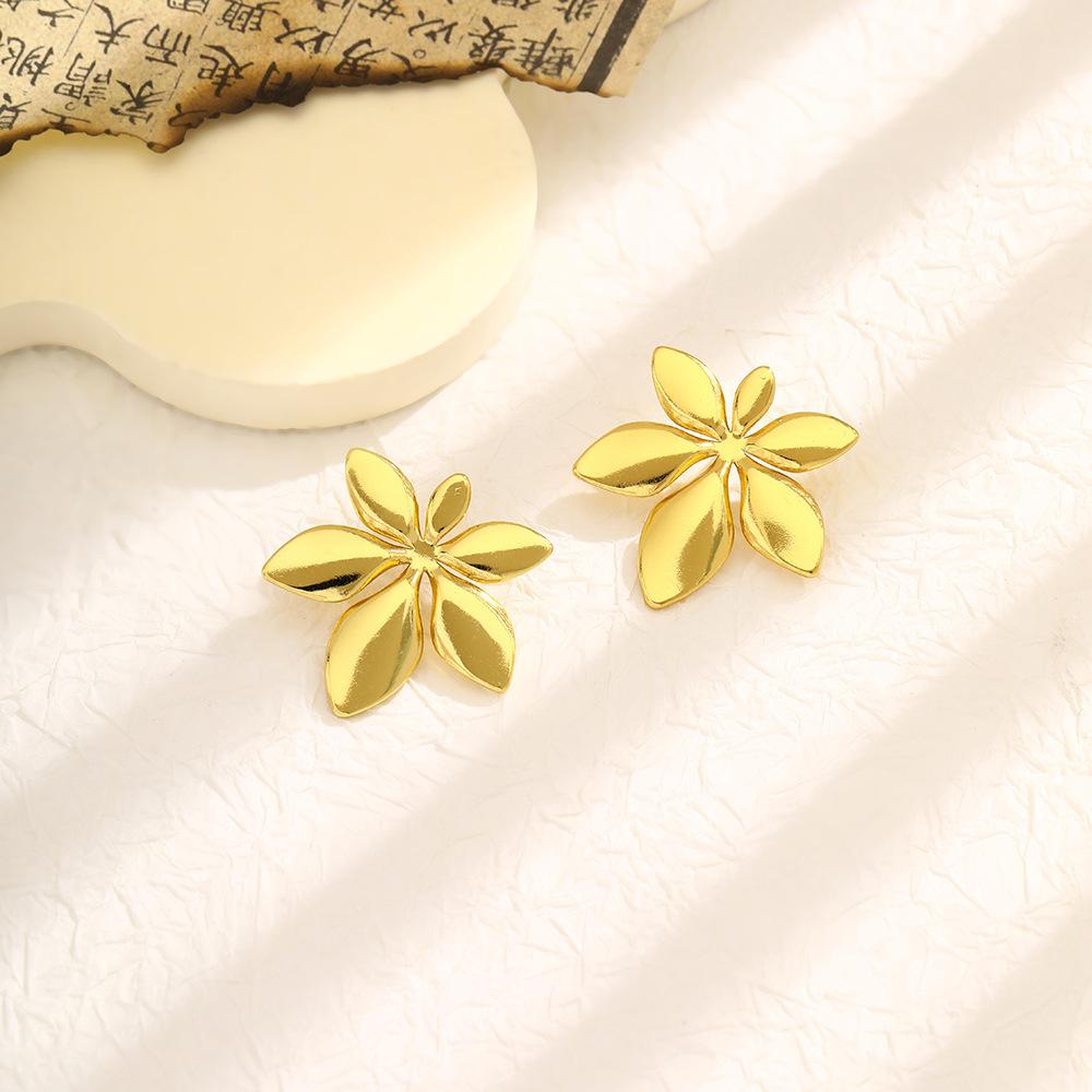 Temperament Retro Vertical Striped Stud Earrings High-Grade Stainless Steel Hollow Love Butterfly Earrings Women'S Niche Earrings