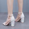 Crystal Queen Mode Damen 7CM Dicke Hohe Absätze Sandalen Braut Weiß Spitze Hochzeitsschuhe