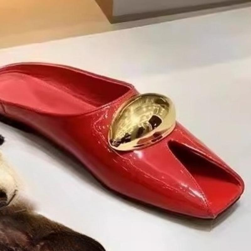 

2025 новые элегантные темпераментные шлепанцы с металлической пряжкой, треугольные с открытым носком, модные балетки, сандалии женские 35 красный
