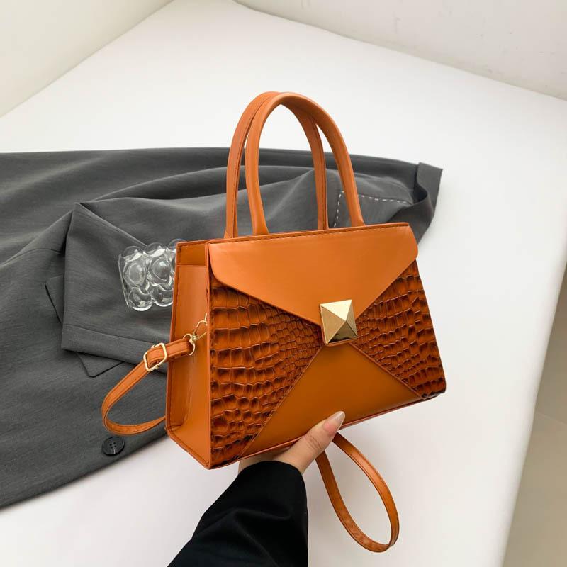 

Сумка премиум-класса большой вместимости женская 2025 новая осенне-зимняя универсальная сумка-тоут с крокодиловым узором и вставками, сумка через плечо для通勤 коричневый