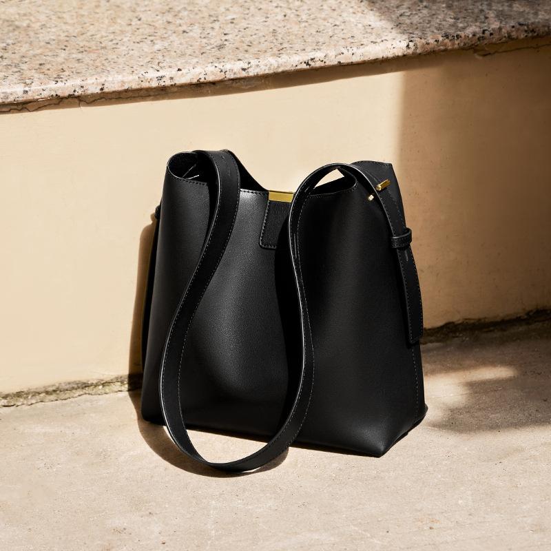 Mrs. Qiao Women's Bag 2025 New Bucket Bag Women's Autumn Winter Crossbody Bag Women's Bag High-end Genuine Leather Shoulder Bag
