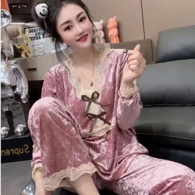 

Жіночий піжамний комплект із золотого велюру: Вільний та комфортний одяг на осінь/зиму 4XL for 80-90 kg