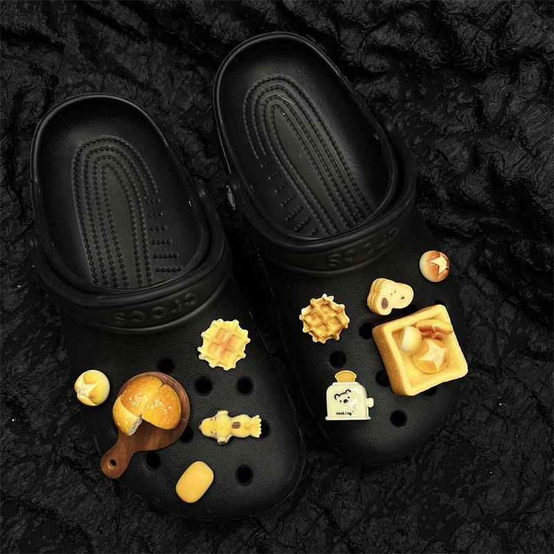 

Новый стиль, серия игрушек-едоков, веселая мастерская по выпечке хлеба, хлебопечка, щенок, персонализированный цветок для обуви, аксессуары для обуви, аксессуары для украшения обуви с отверстиями Pack of 10