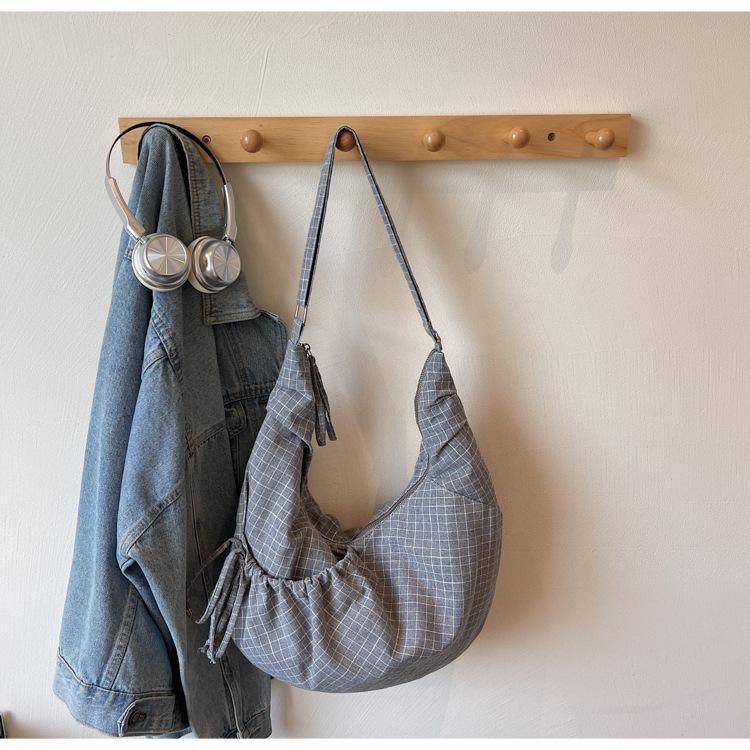 Lightweight Drawstring Cow Horn Shoulder Bag for Women Large Capacity Canvas Travel Handbags Girls Pleated Plaid Crossbody Bag