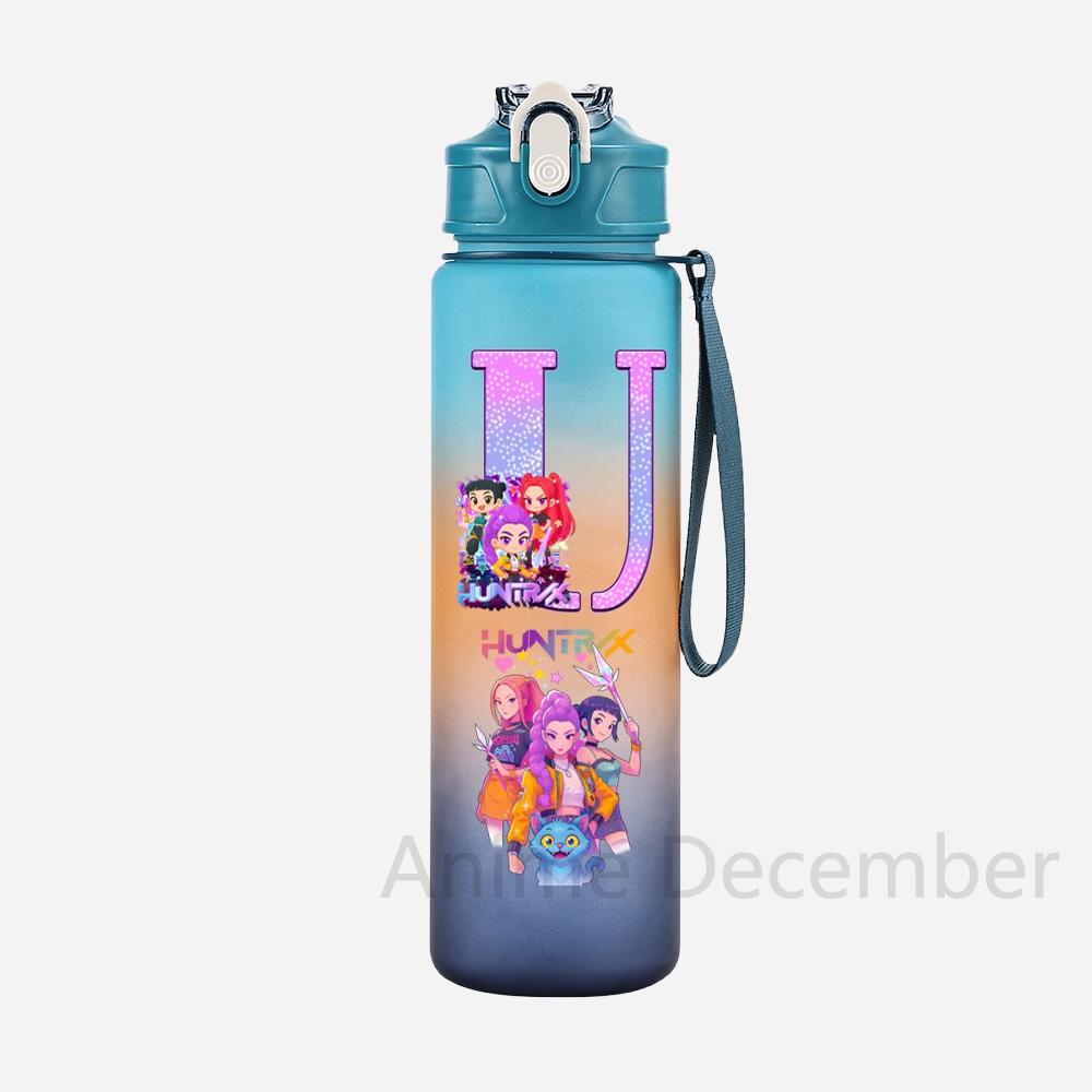 Anime K-Pop Lovci démonů A-Z Anglické písmeno Potisk Modrý hrnek na vodu Lovci démonů Velkoobjemová Venkovní Přenosná Láhev na pití pro Chlapce Dívku Dárek