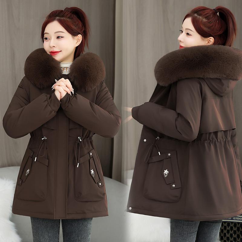 The new pie overcomes women's velvet cotton-padded clothes and women's hooded thermal jacket with fur collar. Large size loose cotton clothes.