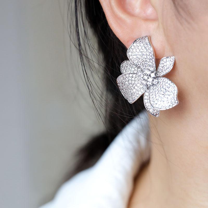 Glossy high luxury flower stud earrings for women, micro-diamond lily flower jewelry, exaggerated dress fashion accessories