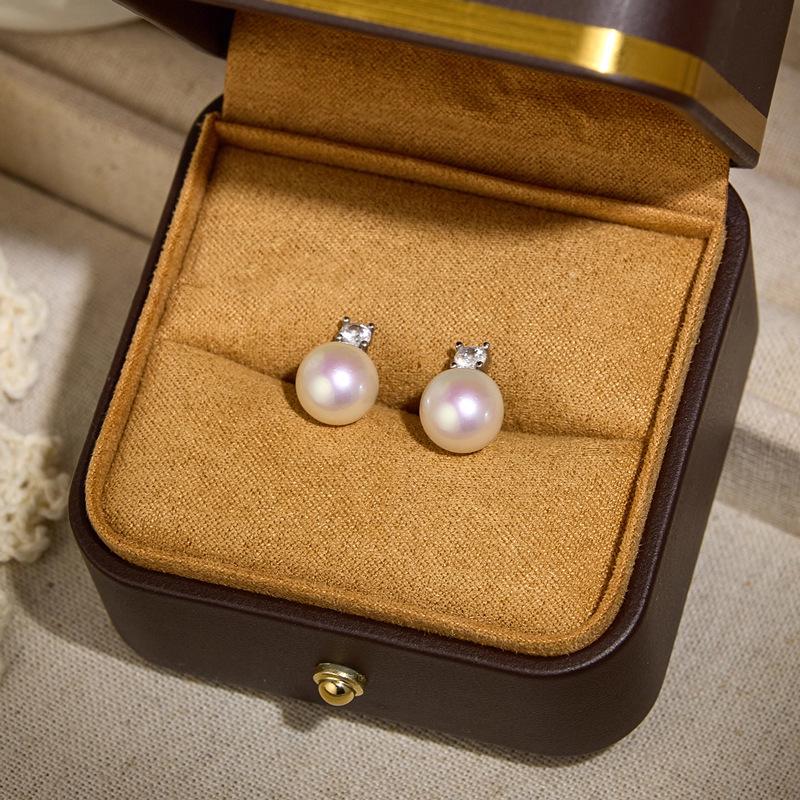 

Сережки з прісноводних перлів Жуцзі: Класичні, Високоякісні Прикраси Герцогині Принцеси 9-10mm (Near Round, Strong Luster, Minor Blemish)