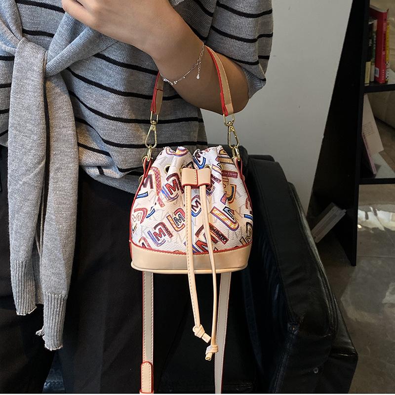 This year's popular bag 2025 new Korean version of fashion printed shoulder bag women's casual versatile messenger bucket bag