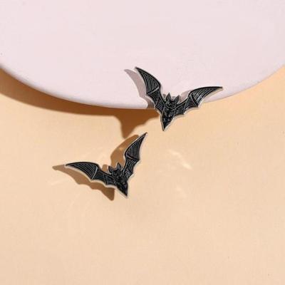 Spilla pipistrello stile Halloween Ali lunghe Punk Stile scuro Distintivo Antiruggine Animale Regalo di Halloween