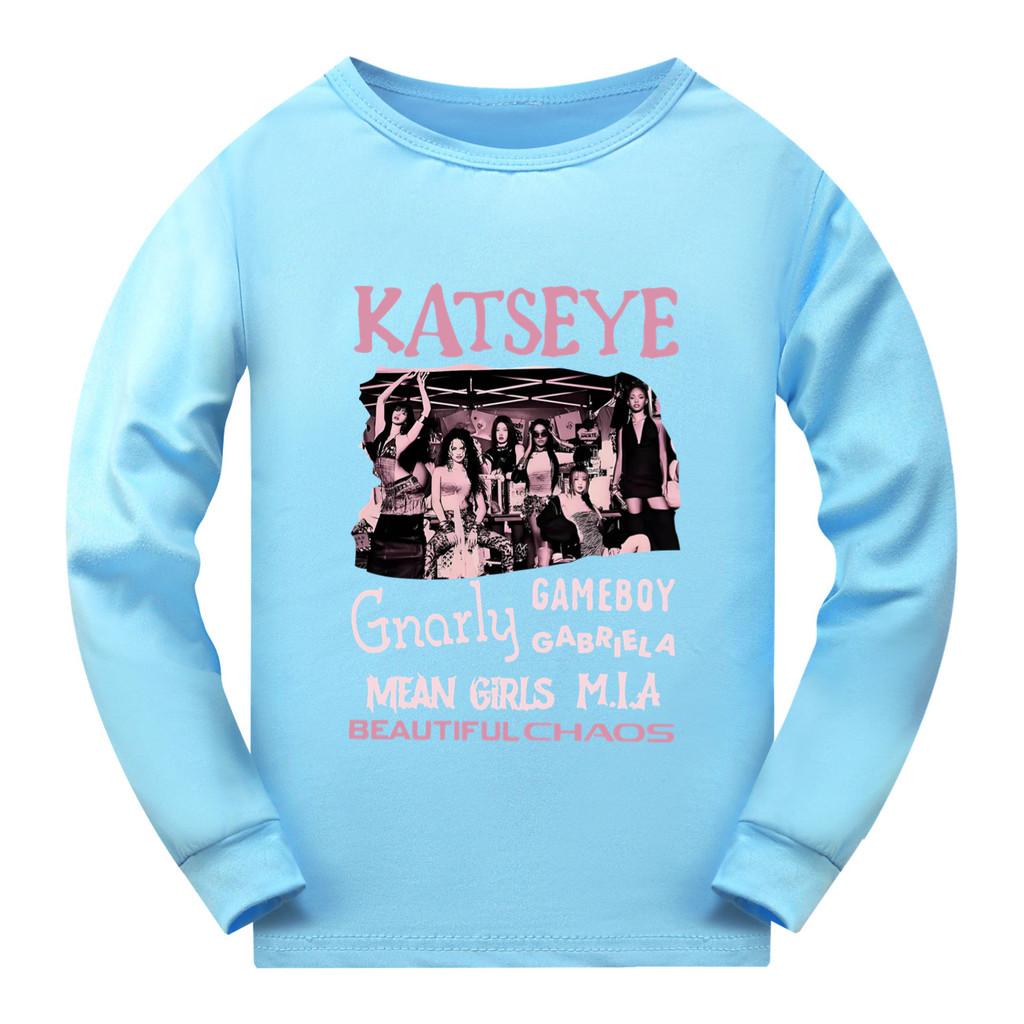 5296 Mädchen KATSEYE Print Lässiges Baumwoll-Langarmshirt