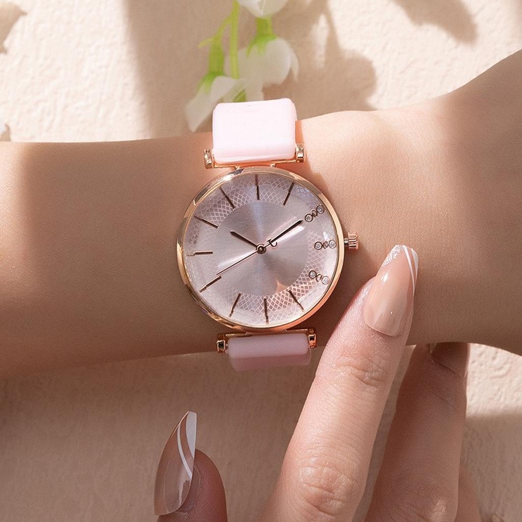 Fashion Watches With Diamonds Ladies Quartz Watches Hot Sports Brands Women Silicone Strap Dress Clock Gifts Wristwatches
