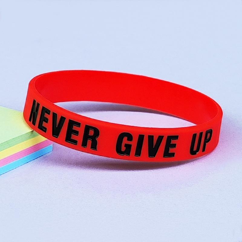 Модный мотивационный силиконовый браслет  Никогда не сдавайся  с цветной надписью, вдохновляющий браслет, эластичная спортивная резинка, подарки 5pcs