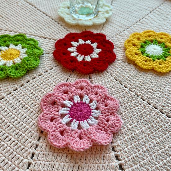Handmade Crochet Flower Coaster Heat-Resistant Cup Mat for Mugs Glasses Soft Non-Slip Absorbent Table Protector Mat Cute Kitchen Desk