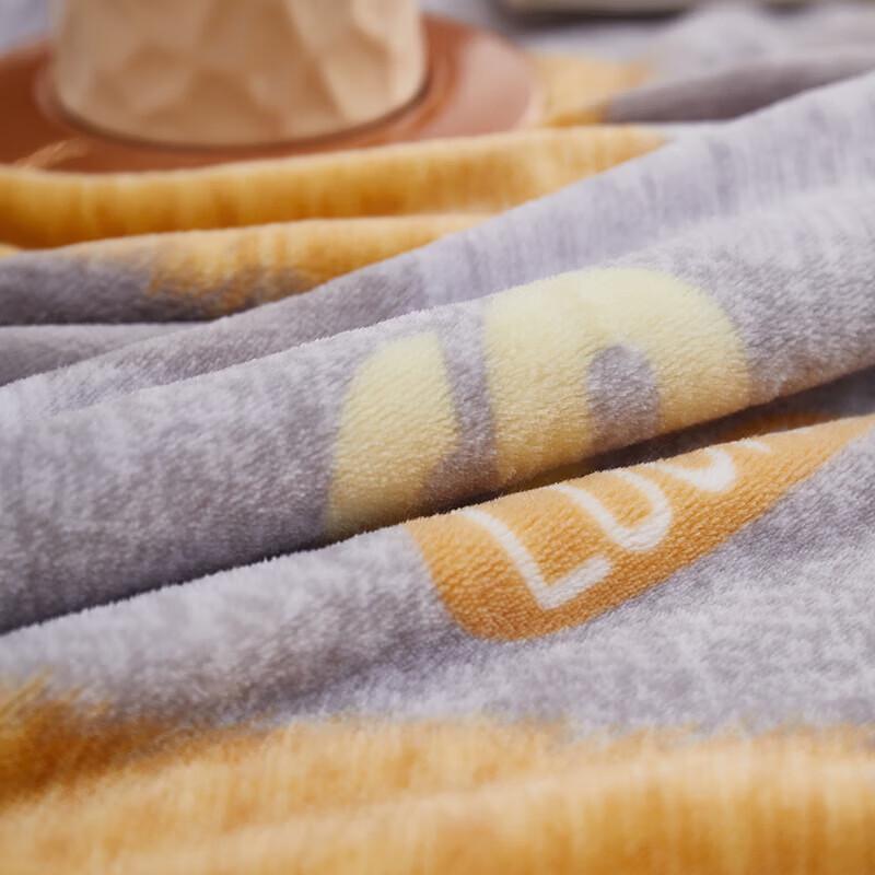 Beigeman Baroque Thickened Velvet Fiber Quilt