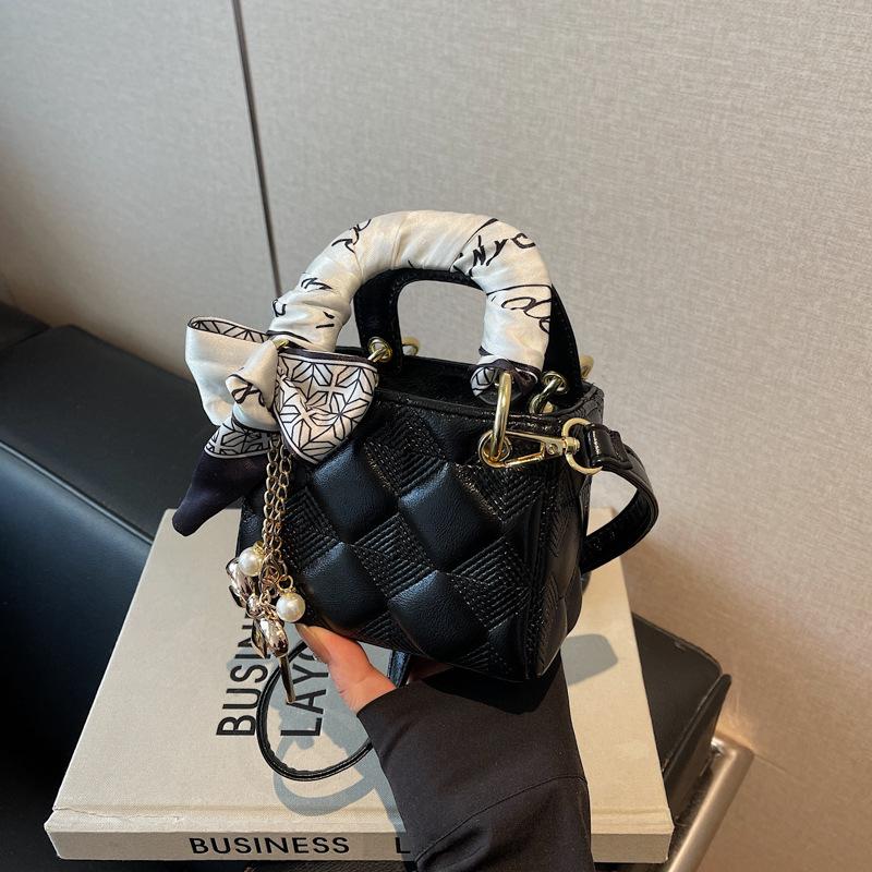 Premium French niche bag 2025 new trendy fashion diamond mini handbag one shoulder messenger Princess Diana bag