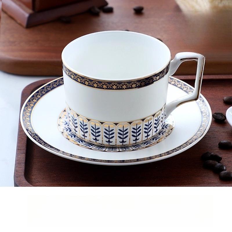 Lehký luxusní kávový šálek a podšálek se lžičkou, kostní porcelánový čajový šálek se zlatým okrajem, 250ml porcelánový hrnek na kávu s uchem