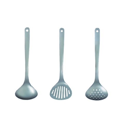 Sori Yanagi's simple and user-friendly kitchen tools are designed with Tsubame-Sanjo stainless steel. This set includes a turner, skimmer, and ladle.