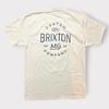 Brixton Mfg Co Grafik T-Shirt Herren Medium Creme Off White Standard Passform Baumwolle