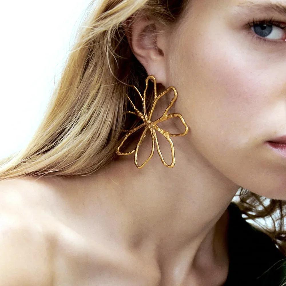 Creative Design Small Water Drop Leaf Gold Color Metal Earring for Women Trendy Long Leafy Flowers Pendientes Punk Jewelry Gift