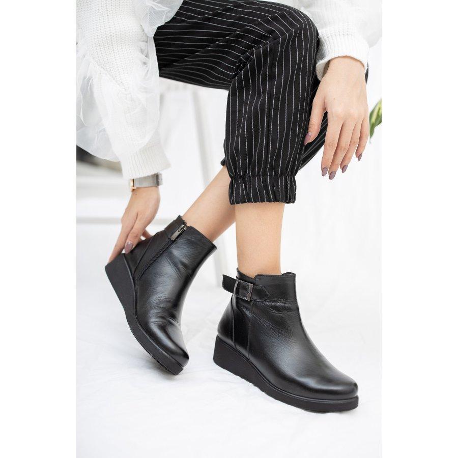 

Женские повседневные ботинки на танкетке из натуральной кожи